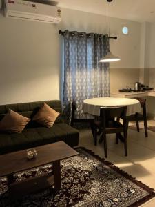 Saanj - Airport Stays