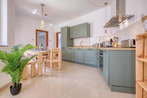 Charming penthouse with 3 sun terraces JCUT2-1
