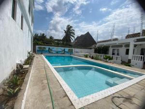 Tulivu Studio 2nd Floor Apartment & Great Balcony View