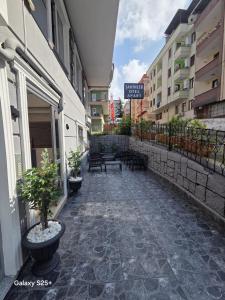 Şahinler Suit Apart
