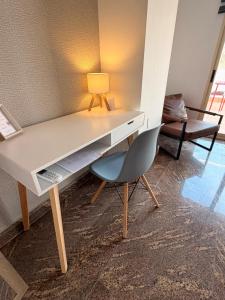 Balcony room with AC near Alicante center