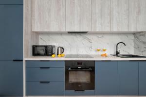 Bright Apartment in the City Centre Family City Break by Noclegi Renters