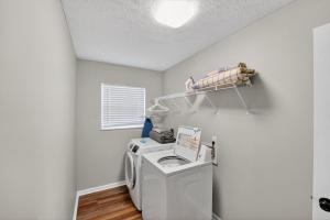 Sun-Kissed River Retreat- Three bedroom Three bathroom