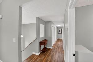 Sun-Kissed River Retreat- Three bedroom Three bathroom