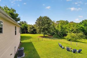 Sun-Kissed River Retreat- Three bedroom Three bathroom