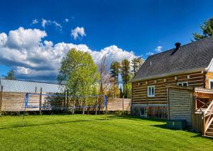 St-Côme Waterfront, Hot Tub, Sauna & Ski Chalet
