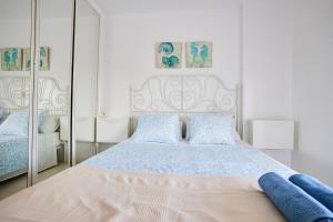 Beachfront Apartment with Sea Views & Pool - El Puig