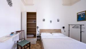 Stanza storica Gran stella leccese, A7passi da " camera con bagno e balconcino privato e con ingresso semi-indipendente - wi-fi "