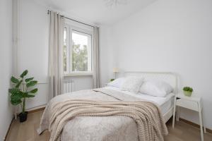 Central Warsaw Apartments Żurawia by Noclegi Renters