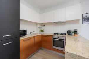 Central Warsaw Apartments Żurawia by Noclegi Renters