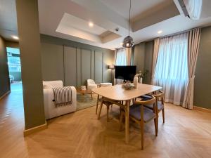 Whole Floor, 3 Bed 3 Bath, 1 min to BTS Prompong