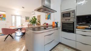 Apartman Mihaela with pool by Villas Guide