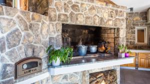 Apartman Mihaela with pool by Villas Guide