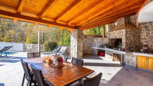 Apartman Mihaela with pool by Villas Guide