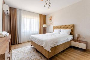 Deluxe King Suite MAI21