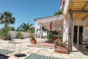 LE SORELLE Sea front -villa whit private pool