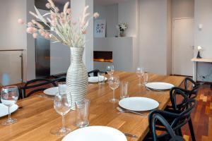 2ndhomes Luxury 220m2 apartment with spa & private gym