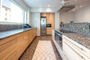 2ndhomes Luxury 220m2 apartment with spa & private gym