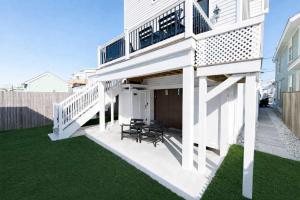 Magnolia Breeze Modern Coastal Charm