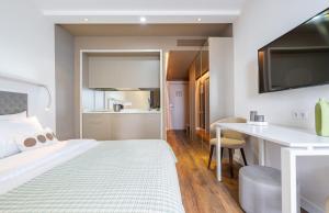 High-Floor Sea View Studio Alliance Palace
