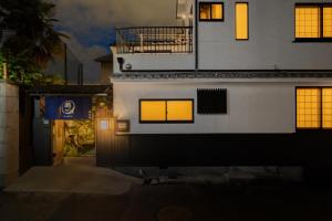 鶴Inn 鶴橋駅徒歩5分 難波 梅田 天王寺 関西空港 奈良直通 贅沢な和モダン一軒家 蝶栖居