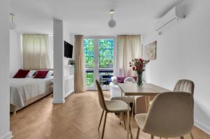 Sugarberry Studio with AC City Center
