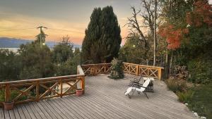 Vista al lago y relax desde la cama hasta el deck