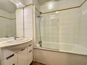Les Chalets Des Evettes - Résidence avec piscine au pied des pistes MAE-0611