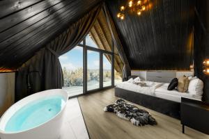 Crystal Pine Luxury Villas with Jacuzzi & Sauna by BQQK