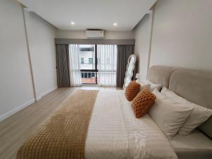 Ekkamai 5BR Town house Private Onsen Bangkok VVBKK35