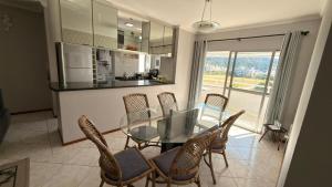 Cód 77 - Apto com 3 dorm e vista mar no Corsário