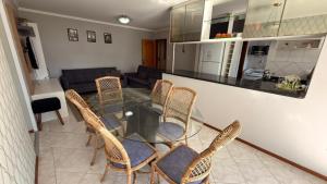 Cód 77 - Apto com 3 dorm e vista mar no Corsário