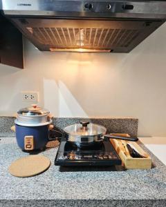 A Million Escape I 55" TV Queen Bed Studio - Sunrise Kasara Pasig