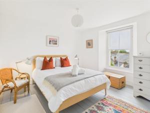 Central Falmouth Townhouse | Near National Maritime Museum & Beaches | Parking