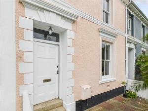 Central Falmouth Townhouse | Near National Maritime Museum & Beaches | Parking