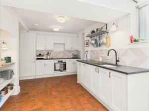 Central Falmouth Townhouse | Near National Maritime Museum & Beaches | Parking