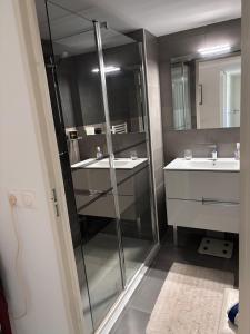 Spacious and quiet, air conditioning, parking, high floor