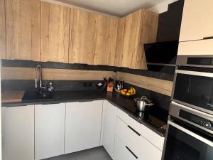 Spacious and quiet, air conditioning, parking, high floor