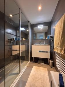 Spacious and quiet, air conditioning, parking, high floor