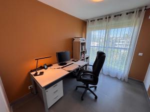 Spacious and quiet, air conditioning, parking, high floor