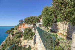 Beachfront villa 5-room