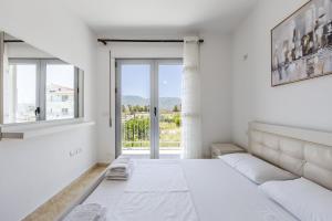 Orikum Beachside Retreat Apartment 2 by PikHost