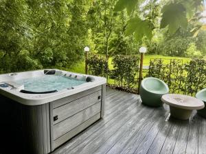 Riverbank Cottage