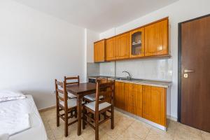 Orikum Beachside Retreat Apartment 3 by PikHost