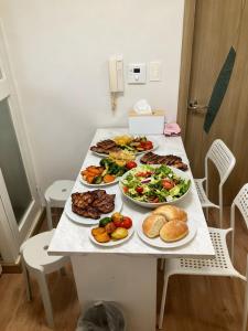 2bed Gangnam, Sinnonhyeon Long-term travel, business trip, tourist guide available Nonhyeon Station Sinnonhyeon Station 10 minutes on foot