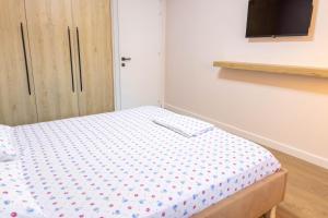 Seafront one bedroom apartment! Free Parking &Wifi
