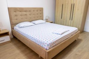 Seafront one bedroom apartment! Free Parking &Wifi