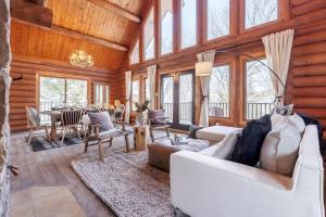 Chalet Rougeaud Cozy Waterfront Chalet with Hot Tub and Fire Pit