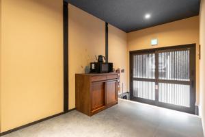 鶴Inn 梅田 天王寺 大阪城直通 バス2 トイレ2 最大8名 JR寺田町9分 花時居