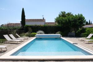 Air-conditioned villa with pool Mouries Alpilles sleeps 8